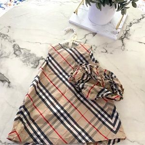 Toddler Burberry Dress 12m. Bloomers 9m, bought separate. Worn once. Excellent